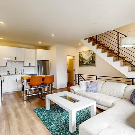 West Seattle Urban Oasis Villa